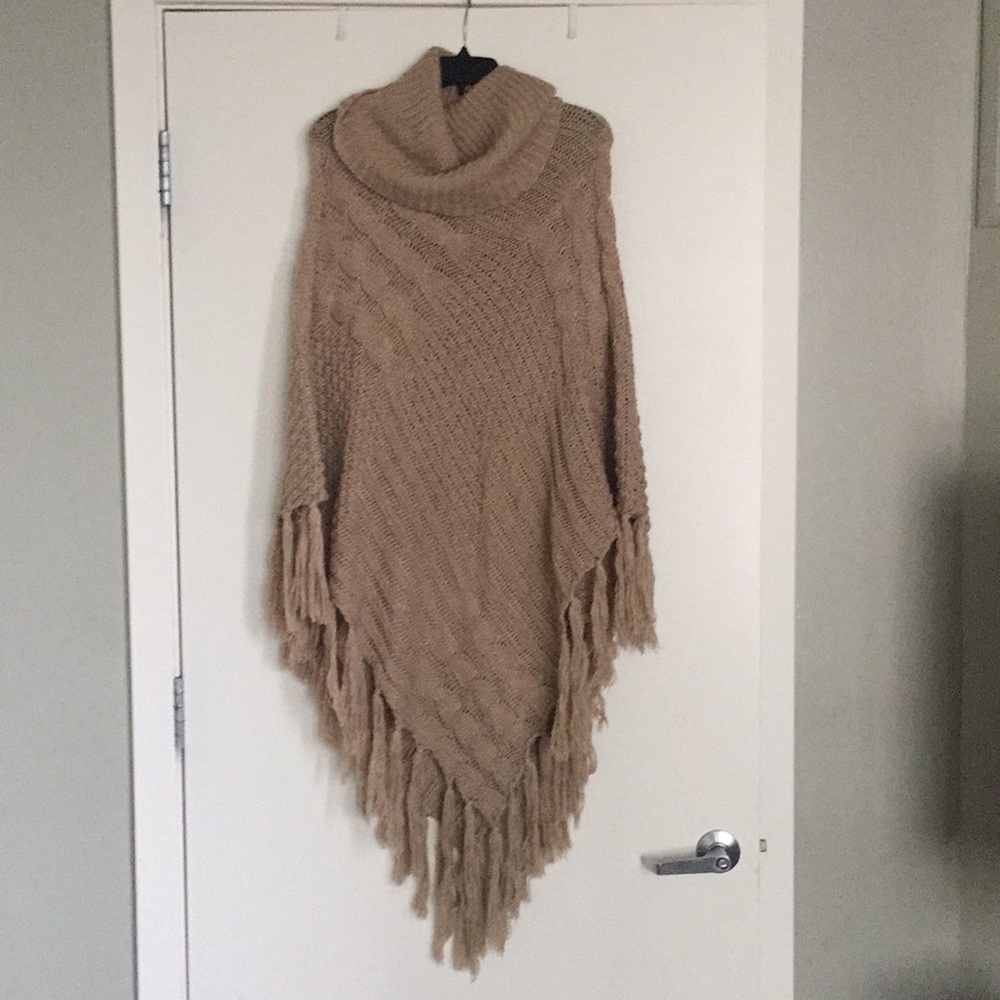 “One size fits most” women’s tan poncho